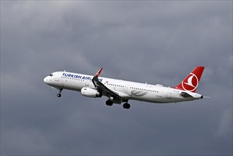 Aircraft Turkish Airlines, Airbus A321-200, TC-JTO