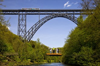 Muengsten Bridge with diesel railcar and transporter bridge over the Wupper, Solingen, Bergisches