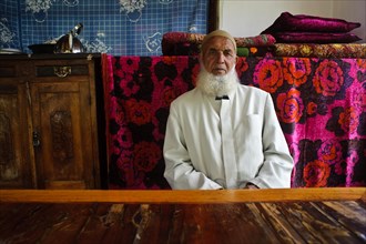 Sunni muslim religious leader, man from the Uzbek ethnic group, Kyrgyzstan, Asia