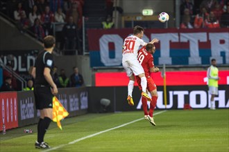 Football match, captain Silvan Dominic WIDMER 1. FSV Mainz 05 left in header duel and aerial fight
