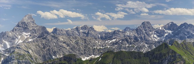 Mountain panorama from Nebelhorn, 2224m, to Hochvogel, 2592m and the Hornbach chain, Allgaeu Alps,
