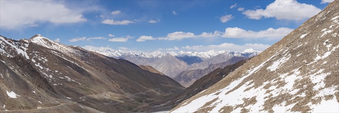 Khardong Pass, second highest motorable pass in the world, Ladakh, Indian Himalayas, Jammu and