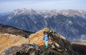 Mountaineer in the mountains in autumn, Venet crossing, Oetztal Alps, Tyrol, Austria, Europe