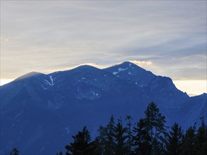 Evening mood, evening clouds over the mountain range Reiting, view from the lowlands, Leoben,