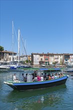 Tourist boat at the colourful houses, Maisons de colorees, Port Grimaud, Var, Provence-Alpes-Cote d