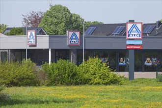 Aldi-Nord supermarket on a greenfield site, Lilienthal, Lower Saxony, Germany, Europe