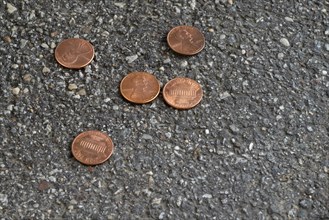 Money lying on the street, one cent, US currency