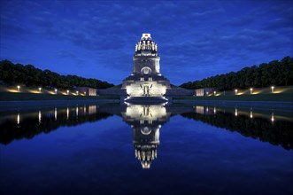 Monument to the Battle of the Nations, illuminated, night shot, reflection in the lake, blue hour,