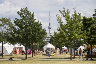 Civil society stands in Spreebogenpark at the citizens' festival Celebrating democracy. / The Basic