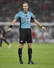 Referee Bastian Dankert, gesture, gesture, 81st DFB Cup Final 2024, Olympiastadion Berlin, Germany,