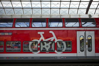 Double-decker coach, double-deck coach, Regional Express RE with bicycle pictogram, stop, platform,