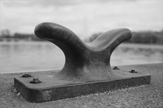 Ship bollard, behind it view over the Binnen Alster, black and white, Hanseatic City of Hamburg,