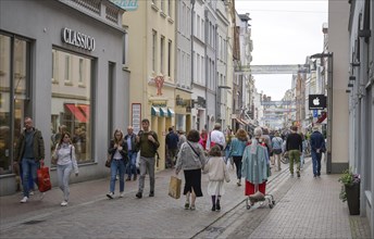 Street scene, Huexstrasse, Luebeck, Lower Saxony, Germany, Europe
