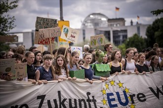 Berlin, 31.05.2024. Climate strike by Fridays For Future with over 13, 000 mostly young people in