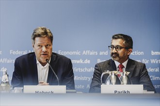 (L-R) Robert Habeck (Alliance 90/The Greens), Federal Minister of Economics and Climate Protection