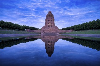 Monument to the Battle of the Nations, evening mood, reflection in the lake, blue hour, Leipzig,