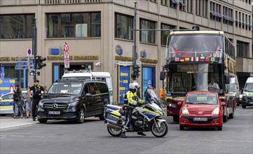 State visit to the Hotel Adlon, police cordon at the intersection of Unter den Linden and
