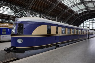 Fast-burning railcar class SVT 137 225 of the Hamburg type, Deutsche Reichsbahn DR, museum track 24