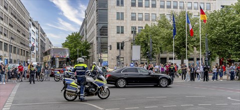 State visit to the Hotel Adlon, police cordon at the intersection of Unter den Linden and