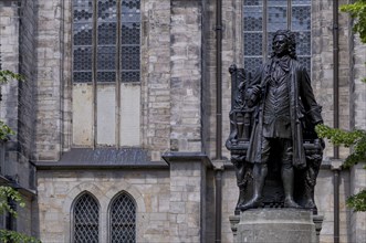 Monument to Johann Sebastian Bach in front of St Thomas' Church, Leipzig, Saxony, Germany, Europe