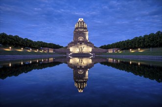 Monument to the Battle of the Nations, illuminated, evening mood, reflection in the lake, blue