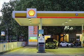 Shell petrol station, Bundesallee, Wilmersdorf, Berlin, Germany, Europe