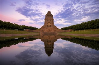 Monument to the Battle of the Nations, evening mood, reflection in the lake, blue hour, Leipzig,