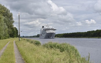 Cruise ship Seabourn Ovation sailing in the Kiel Canal, Kiel Canal, Schleswig-Holstein, Germany,