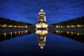 Monument to the Battle of the Nations, illuminated, night shot, reflection in the lake, blue hour,