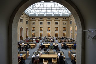 Interior view of reading room, students, students, Bibliotheca Albertina, University Library,