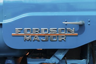 Fordson Major tractor, sheet metal problem on light blue painted bonnet, Offenbach, Dreieich,