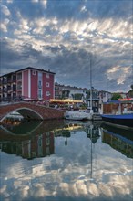 Townscape near the market square, Port Grimaud, Var, Provence-Alpes-Cote d Azur, France, Europe