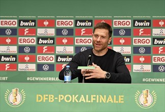 PK press conference, coach Xabi Alonso Bayer 04 Leverkusen, gesture, gestures, logo, 81st DFB Cup