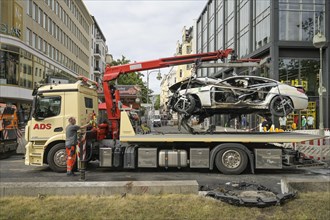 29.05.24. Car accident, tow truck, Tauentzienstrasse, Charlottenburg, Berlin, Germany, Europe