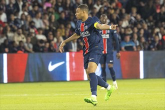 Football match, captain Kylian MBAPPE' Paris St. Germain indicates the direction of the upcoming