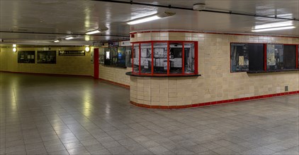 Interior photo, Nordbahnhof S-Bahn station on the former demarcation line of the inner-German