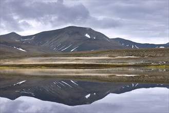 Mountains along the coast of Boltodden in summer, Kvalvagen, Svalbard, Spitsbergen, Norway, Europe
