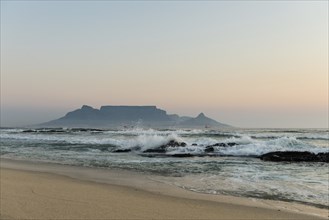 Cape Town in the afternoon (view from Bloubergstrand)