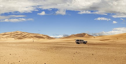 Offroad Jeep safari in the beautiful Omani Rub al-Chali Desert