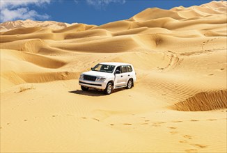 Offroad Jeep safari in the beautiful Omani Rub al-Chali Desert