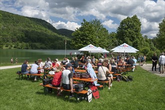 Guests in a garden at the Happburg reservoir, Happurg, Middle Franconia, Bavaria, Germany, Europe