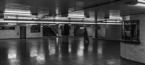 Black and white photograph, Nordbahnhof S-Bahn station on the former demarcation line of the