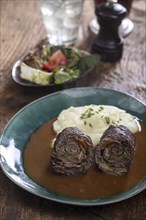 Meat roulades with mashed potatoes