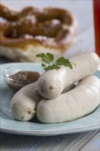 Bavarian veal sausages with pretzel