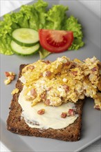 Scrambled eggs on rye bread