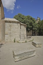 Historic chapel St-Jean de Moustiers, Place St-Blaise, chapel, Saint, apse, Arles,