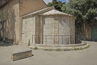 Historic chapel St-Jean de Moustiers, Place St-Blaise, chapel, Saint, apse, Arles,