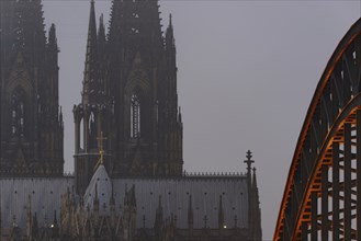 Evening atmosphere at Cologne Cathedral, Hohenzollern Bridge, Cologne, North Rhine-Westphalia,