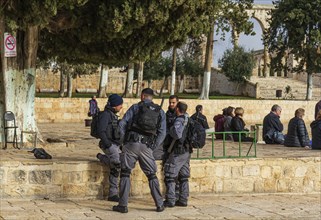 Heavily armed Israeli security forces at the dome of the rock