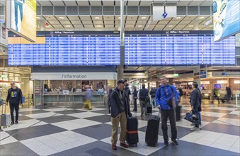 Interior view of the departure panel between Terminal 1 and Terminal 2 of Munich Airport